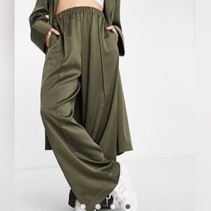 NWT - Topshop satin wide leg pants in khaki - Size 4